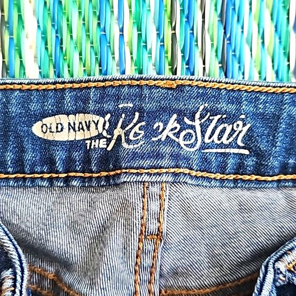 Old Navy Rock Star Cutoff Distressed 5 Pocket Mid Rise Shorts Women Size 8 - Picture 6 of 7